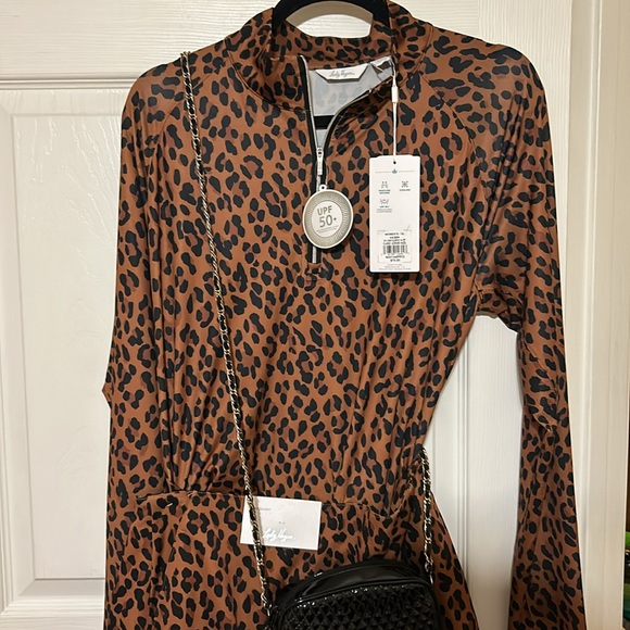 I have a beautiful mini skirt with the matching top - Picture 3 of 5